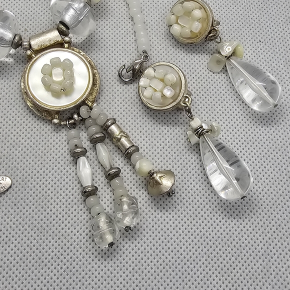 Vintage Robert Rose Mother of Pearl Necklace and Clip Earrings Set - Picture 9 of 12